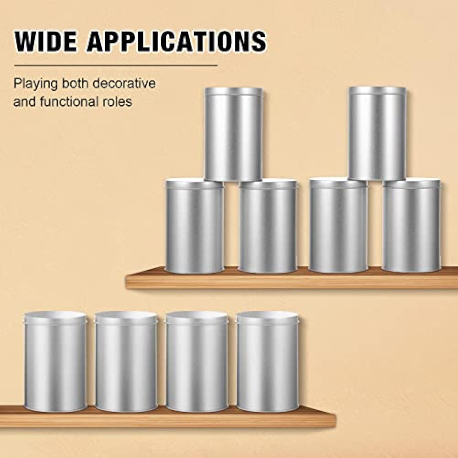 느슨한 차를 마시기 위해 작고 둥근 금속 커피 캔을 비우세요