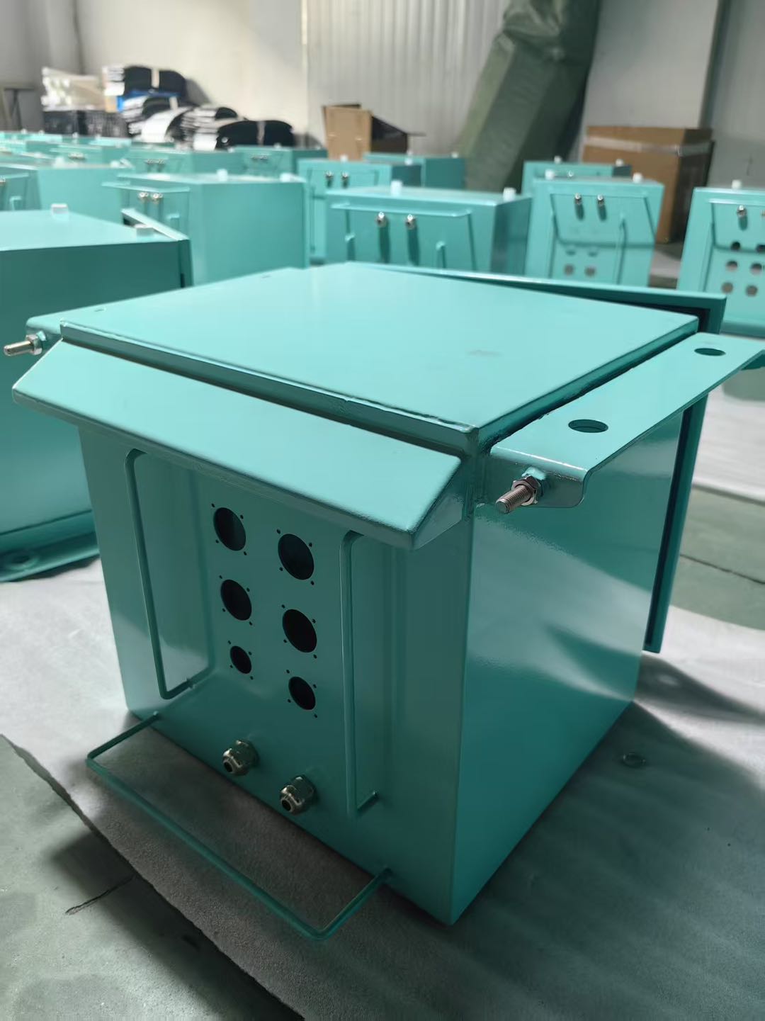 펌프 스테이션 캐비닛 인클로저는 수처리 시설에서 어떻게 안전성을 향상시키나요?